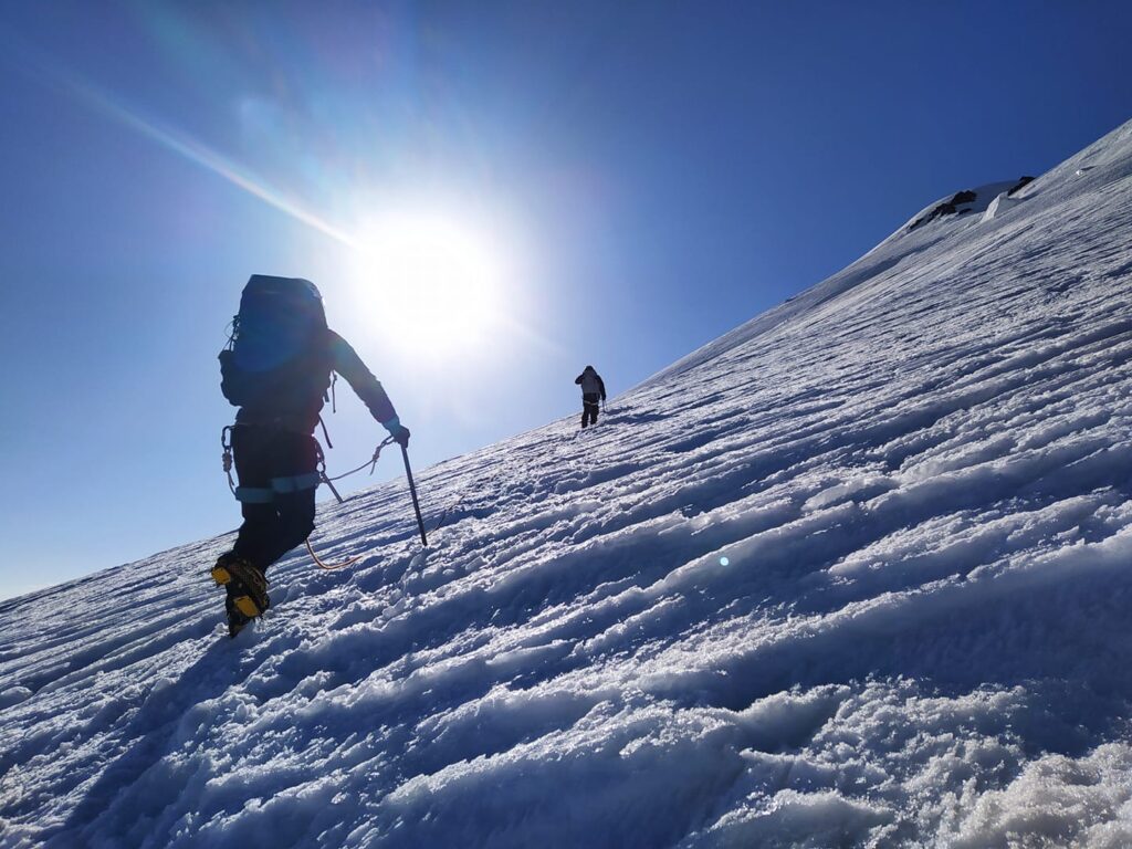 Aufstieg zum Berg Kazbek Wie viele Tage benötigt man, um den Berg Kasbek zu besteigen?